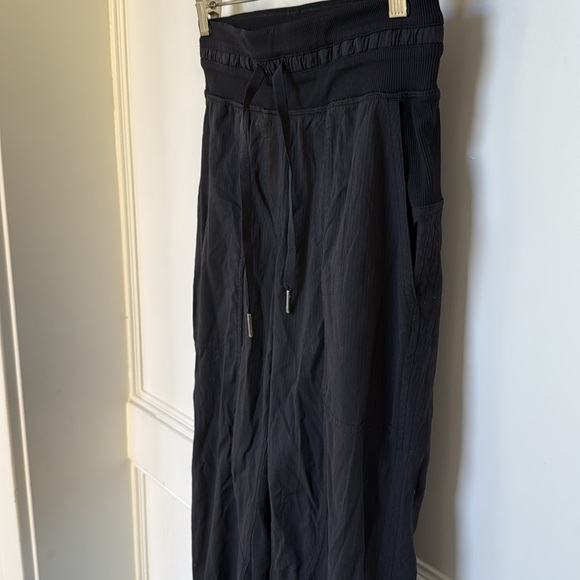Lululemon Dance Studio Pants Black Color Womens size 2 Inseam 25” - Picture 5 of 13